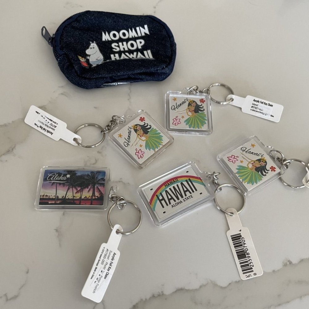 Moomin coin purse & Hawaiian keychains, NWT